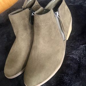 Time and Tru ankle boots